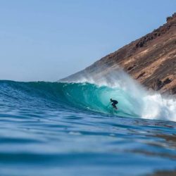 People go to isla de lobos to surf